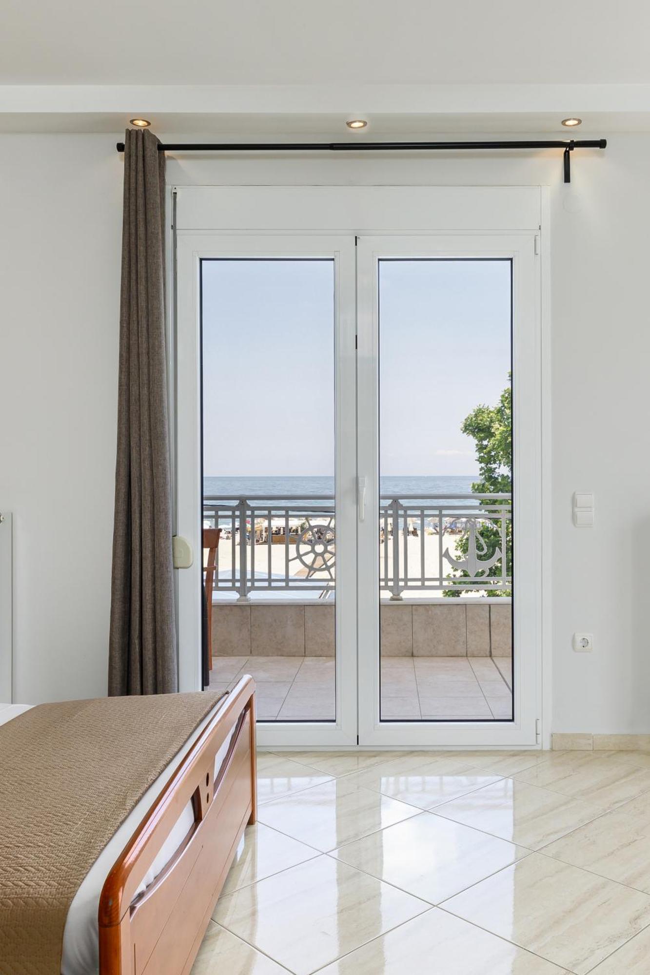 Agyra Seaview Hotel By Panel Hospitality ネイポリ エクステリア 写真