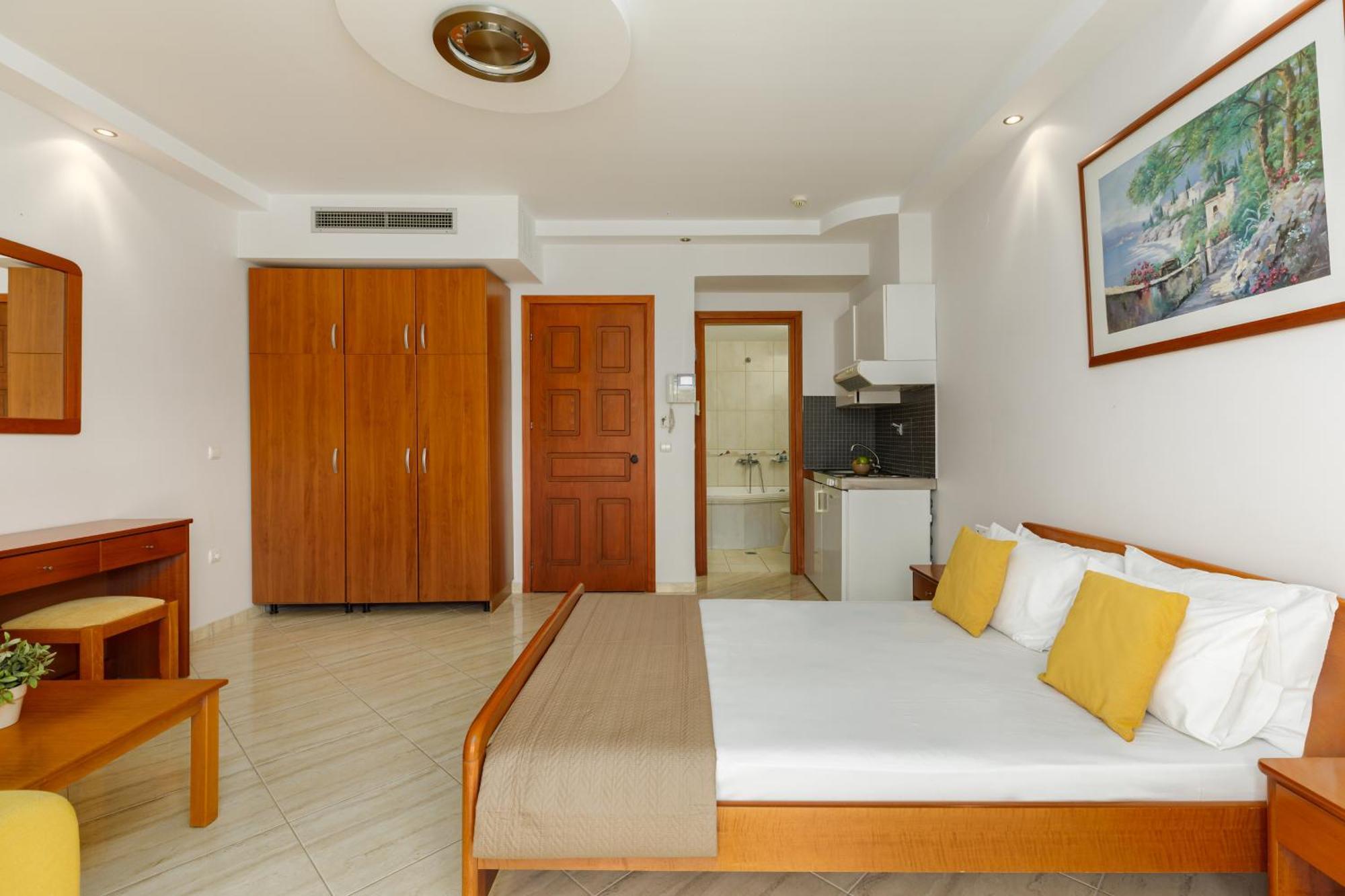 Agyra Seaview Hotel By Panel Hospitality ネイポリ エクステリア 写真